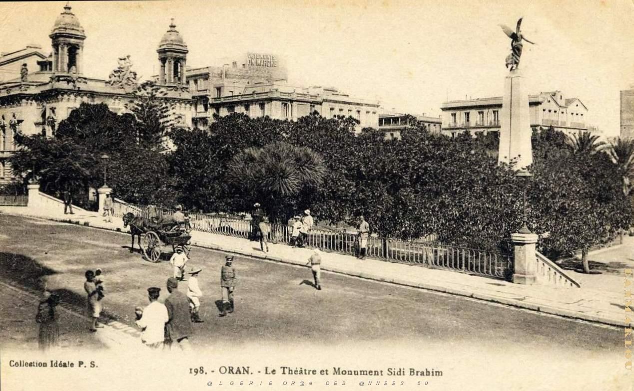 PA i- 37- Place d'armes animee.JPG